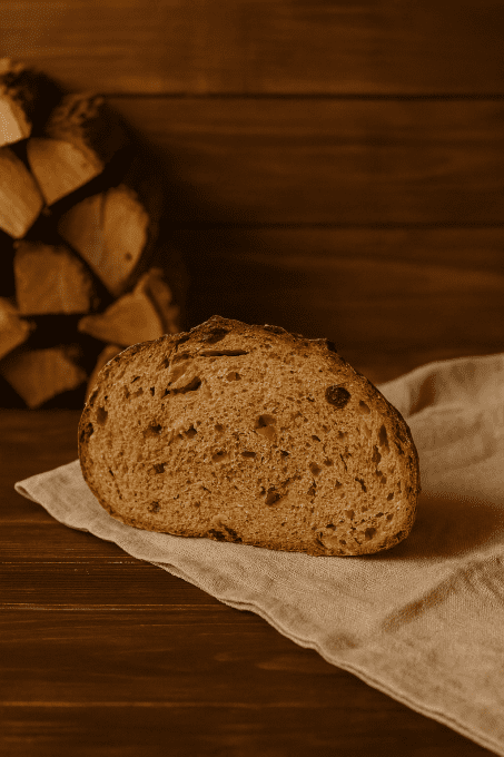 LE PAIN AUX FIGUES ET À LA CHÂTAIGNE À LA COUPE (500g)*