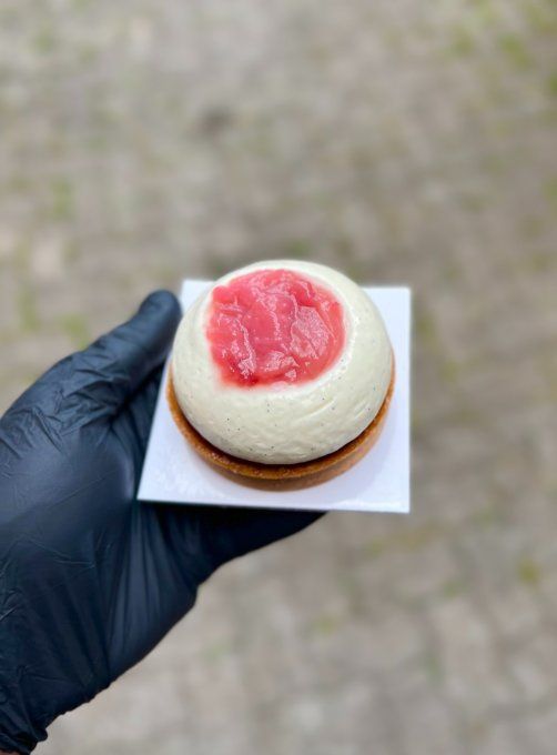 LA TARTELETTE AMANDE, PÊCHES DE VIGNE, VANILLE ET PÊCHES BLANCHES