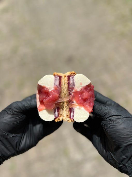 LA TARTELETTE AMANDE, PÊCHES DE VIGNE, VANILLE ET PÊCHES BLANCHES